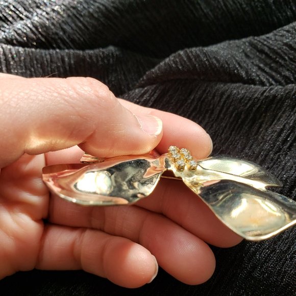 Vintage Large Gold Tone Bow with Rhinestone Centre Collar Pin - Picture 7 of 11